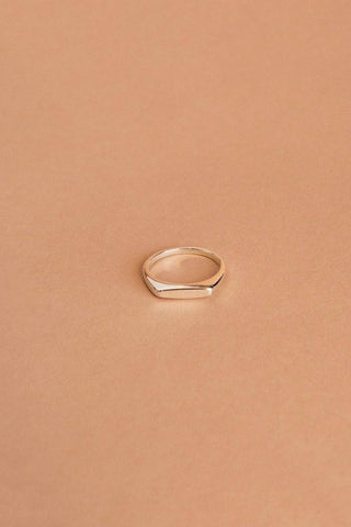 Sterling silver Minimalist ring by Manufacture Fait Main. 