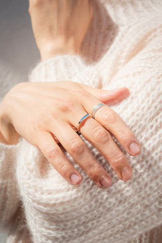 Hand with sterling silver Minimalist ring by Manufacture Fait Main. 