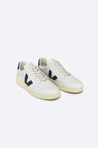 Veja V90 sneakers in extra white leather with dark navy logo. 